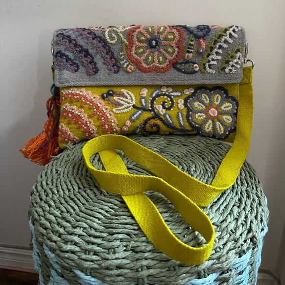 Beyond Threads - Buttercup Embroidered Wool Handbag - Picture 2 of 15